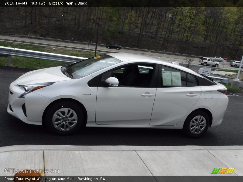 Blizzard Pearl / Black 2016 Toyota Prius Two