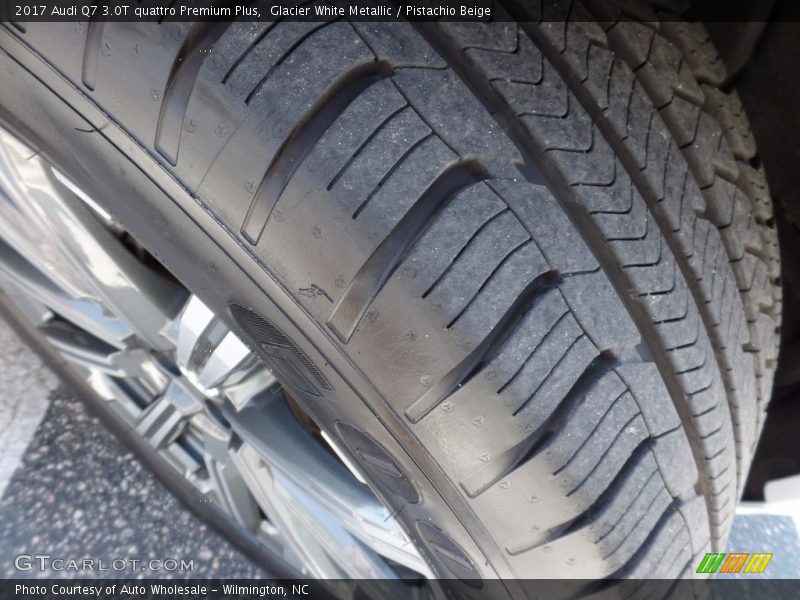 Glacier White Metallic / Pistachio Beige 2017 Audi Q7 3.0T quattro Premium Plus