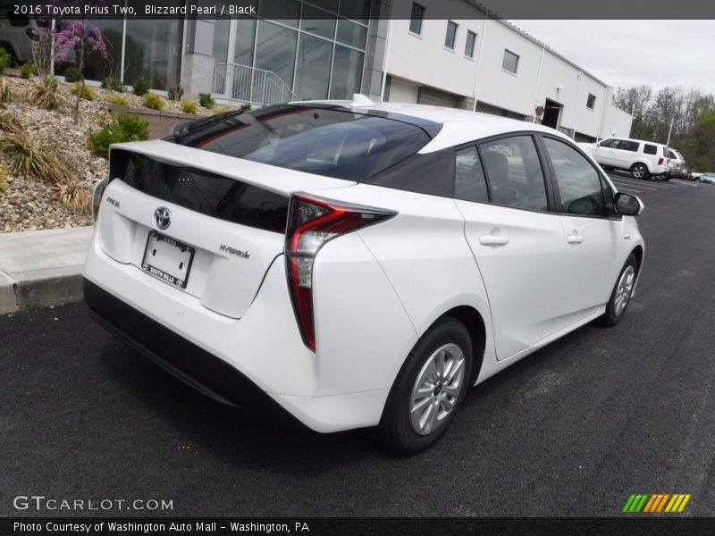 Blizzard Pearl / Black 2016 Toyota Prius Two