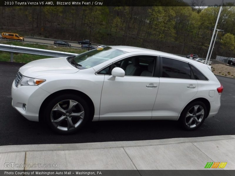 Blizzard White Pearl / Gray 2010 Toyota Venza V6 AWD