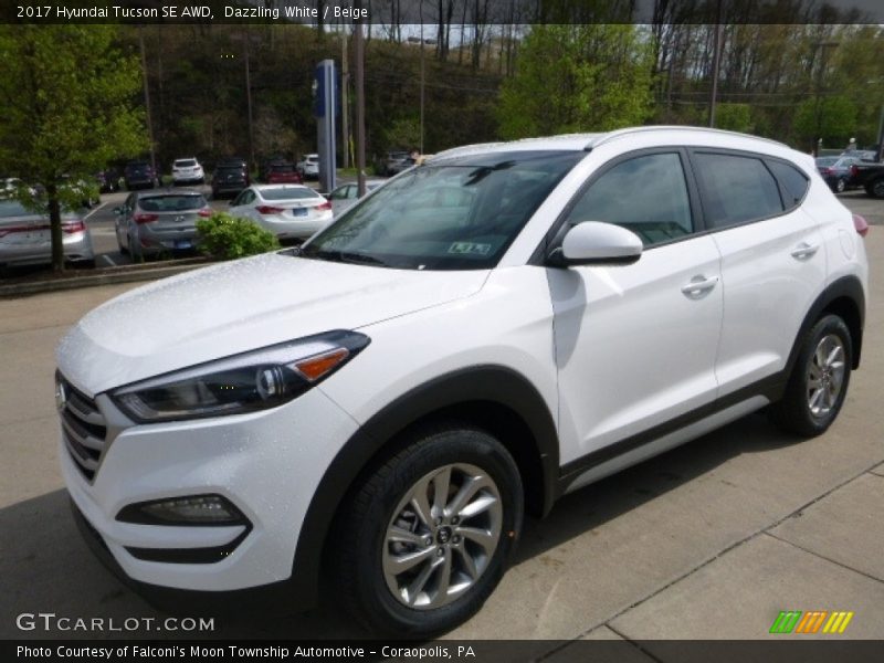 Front 3/4 View of 2017 Tucson SE AWD