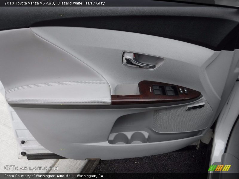 Blizzard White Pearl / Gray 2010 Toyota Venza V6 AWD