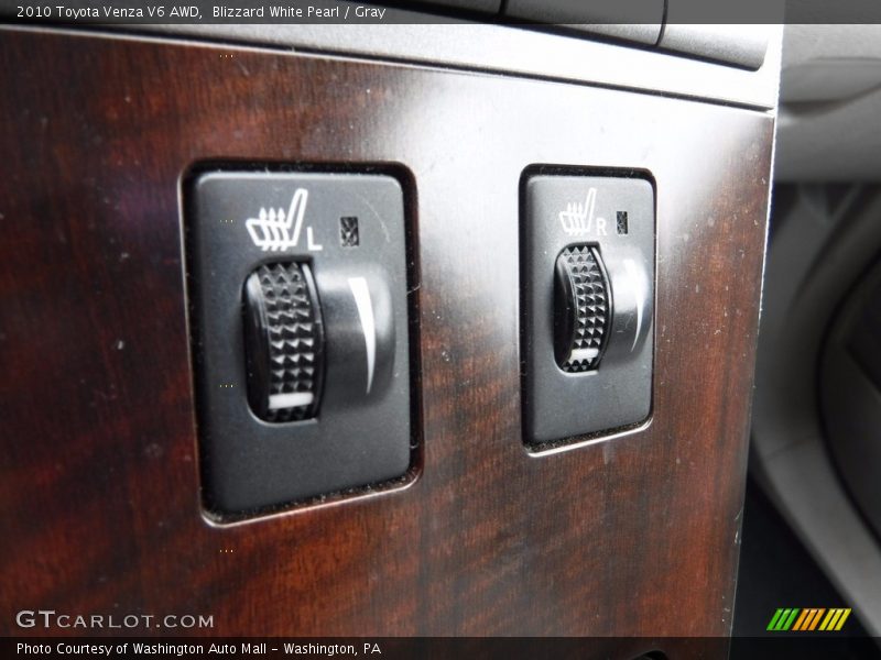 Blizzard White Pearl / Gray 2010 Toyota Venza V6 AWD