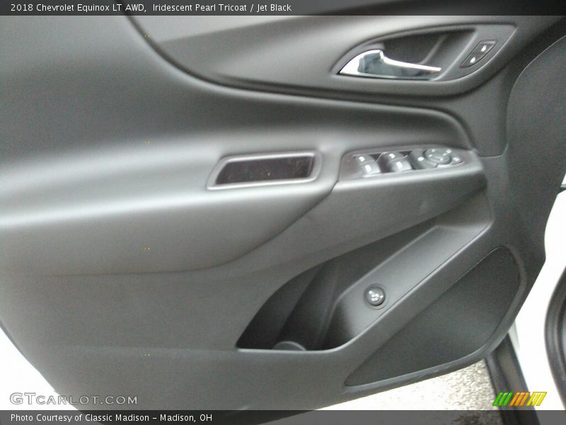 Iridescent Pearl Tricoat / Jet Black 2018 Chevrolet Equinox LT AWD