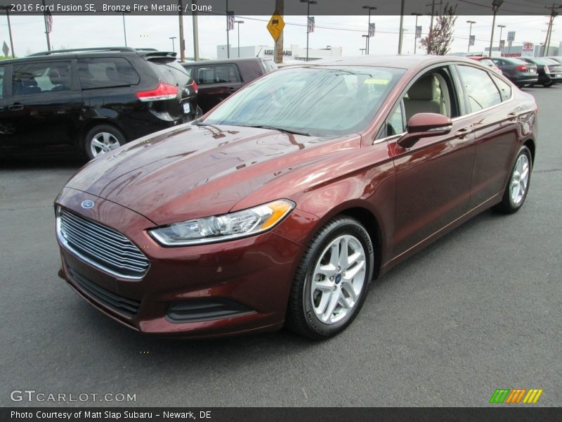 Front 3/4 View of 2016 Fusion SE