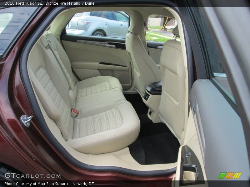Bronze Fire Metallic / Dune 2016 Ford Fusion SE