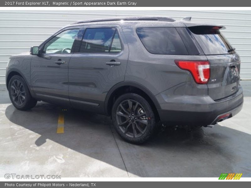 Magnetic / Sport Appearance Dark Earth Gray 2017 Ford Explorer XLT