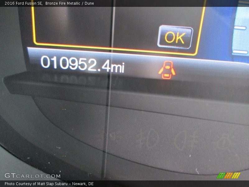 Bronze Fire Metallic / Dune 2016 Ford Fusion SE