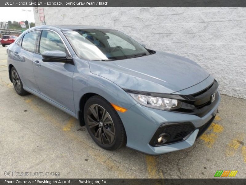 Front 3/4 View of 2017 Civic EX Hatchback