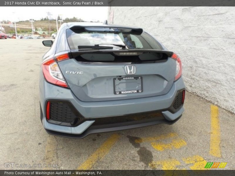 Sonic Gray Pearl / Black 2017 Honda Civic EX Hatchback