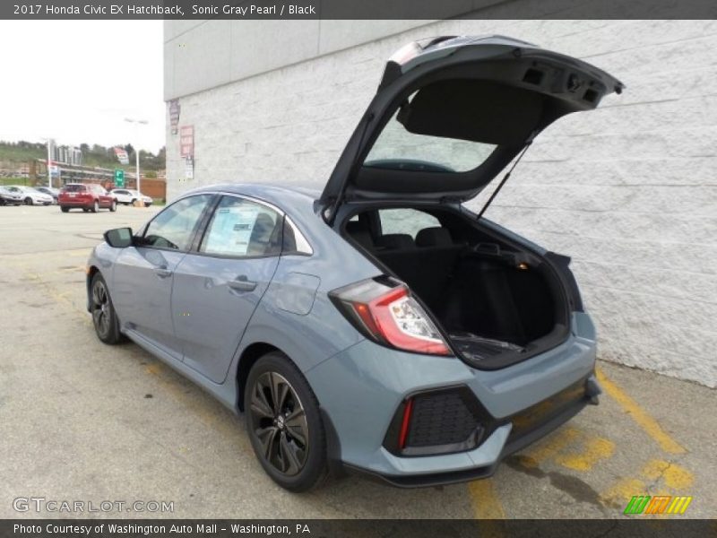 Sonic Gray Pearl / Black 2017 Honda Civic EX Hatchback