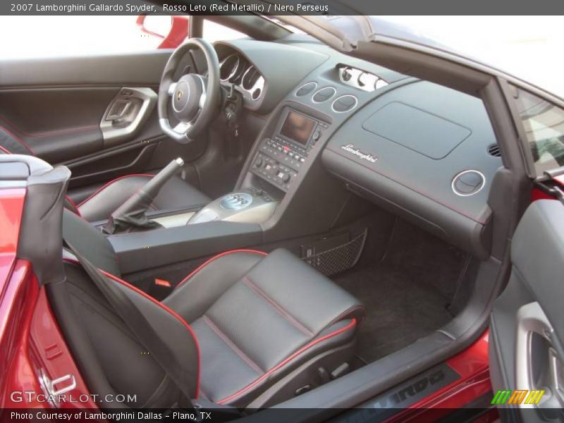 Dashboard of 2007 Gallardo Spyder