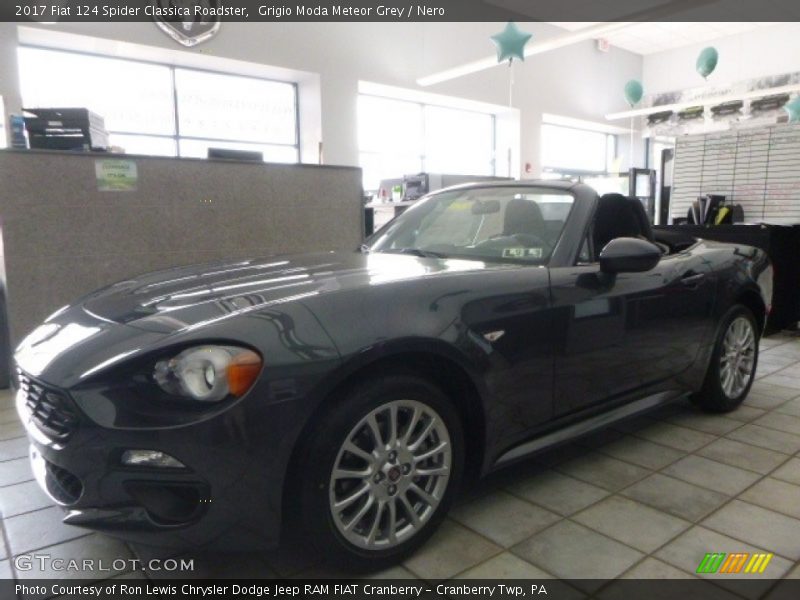 Grigio Moda Meteor Grey / Nero 2017 Fiat 124 Spider Classica Roadster