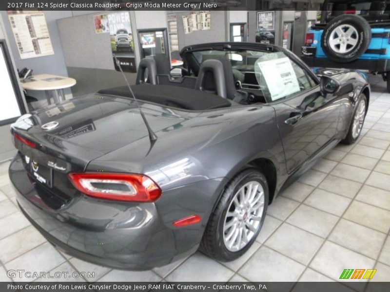 Grigio Moda Meteor Grey / Nero 2017 Fiat 124 Spider Classica Roadster