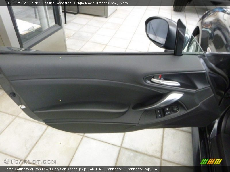 Grigio Moda Meteor Grey / Nero 2017 Fiat 124 Spider Classica Roadster
