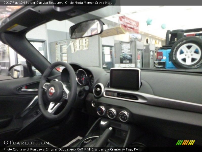 Grigio Moda Meteor Grey / Nero 2017 Fiat 124 Spider Classica Roadster