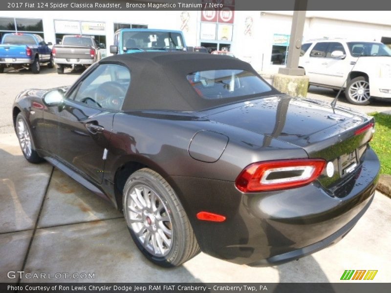 Bronzo Magnetico Titanium / Nero 2017 Fiat 124 Spider Classica Roadster