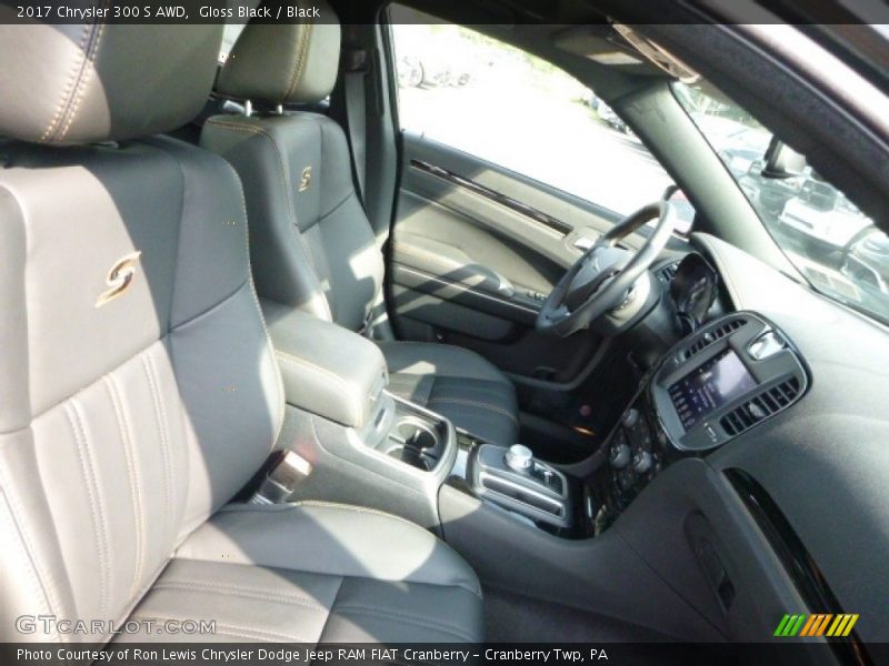 Gloss Black / Black 2017 Chrysler 300 S AWD