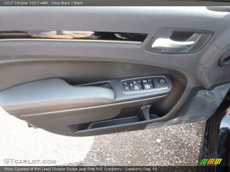 Gloss Black / Black 2017 Chrysler 300 S AWD