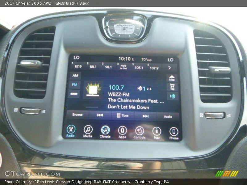 Gloss Black / Black 2017 Chrysler 300 S AWD