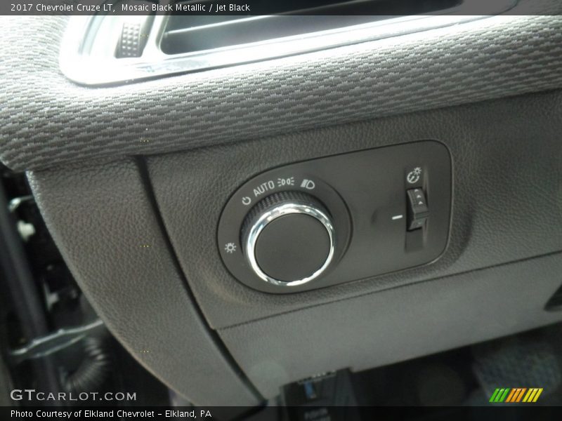 Mosaic Black Metallic / Jet Black 2017 Chevrolet Cruze LT