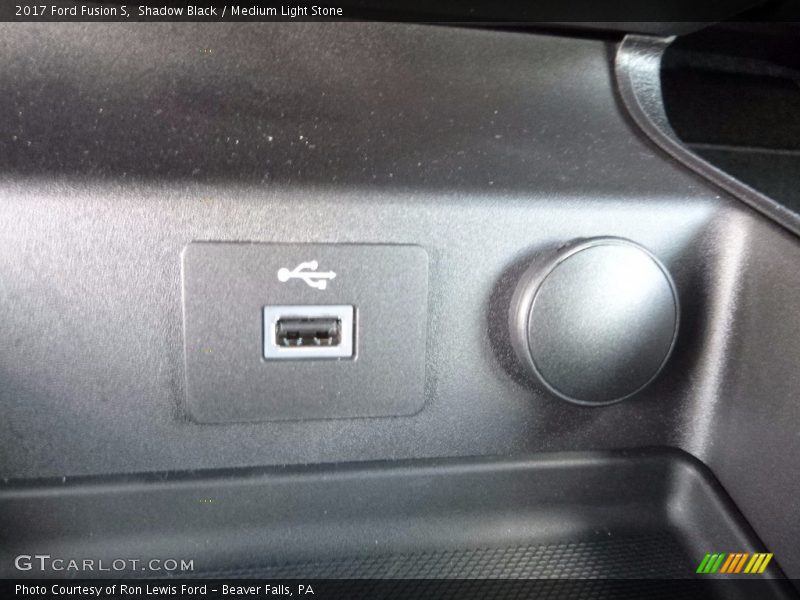 Shadow Black / Medium Light Stone 2017 Ford Fusion S