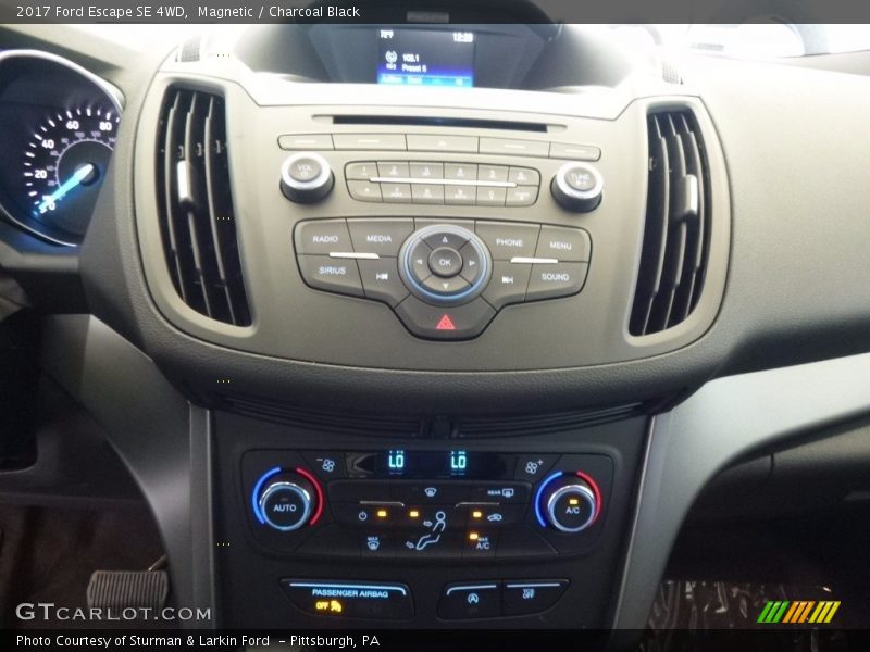 Magnetic / Charcoal Black 2017 Ford Escape SE 4WD