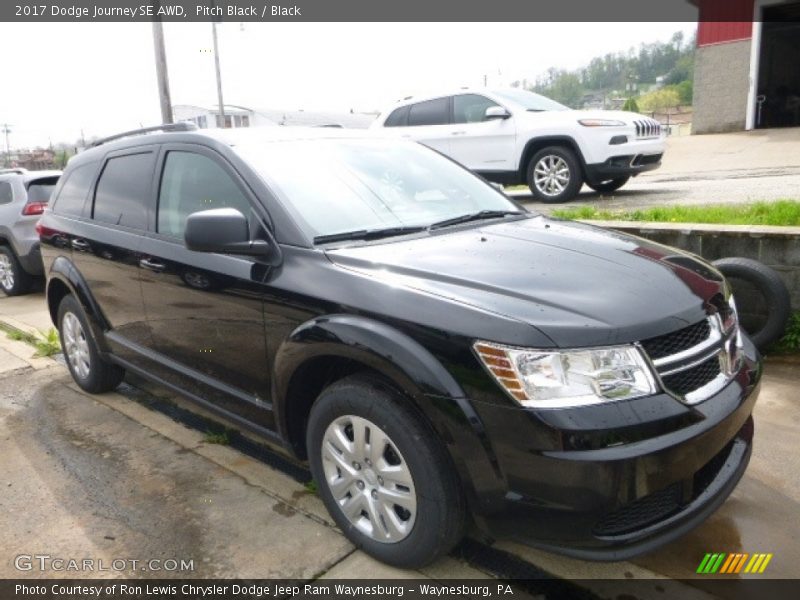 Front 3/4 View of 2017 Journey SE AWD