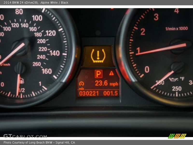 Alpine White / Black 2014 BMW Z4 sDrive28i