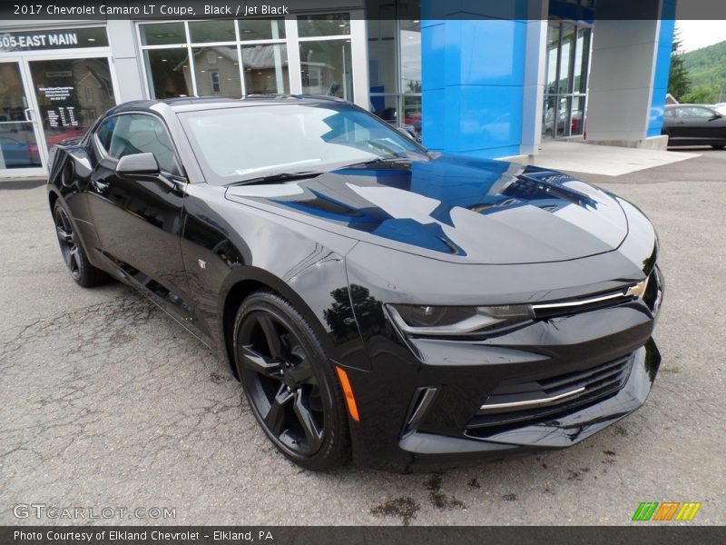 Front 3/4 View of 2017 Camaro LT Coupe