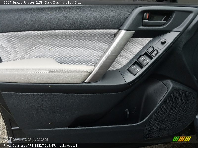 Dark Gray Metallic / Gray 2017 Subaru Forester 2.5i