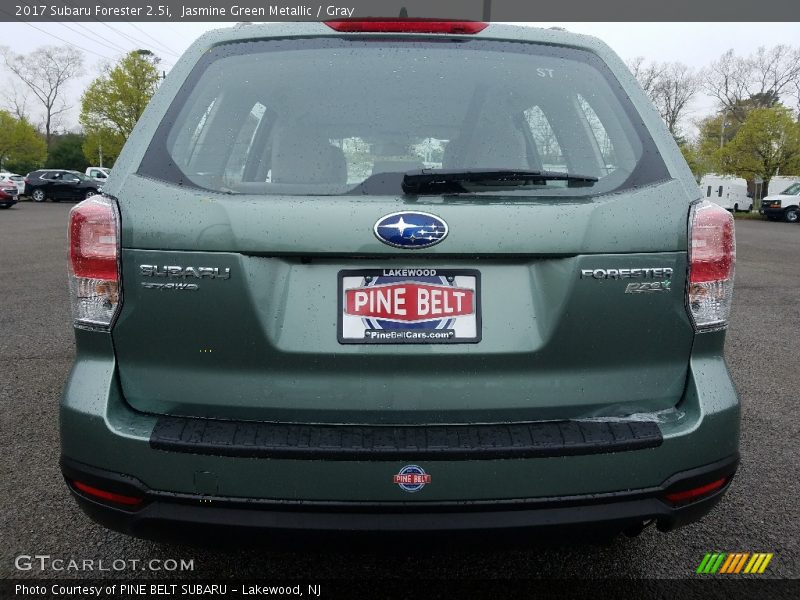 Jasmine Green Metallic / Gray 2017 Subaru Forester 2.5i