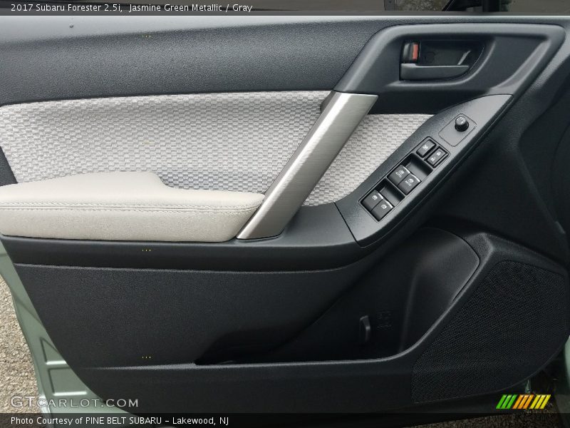 Jasmine Green Metallic / Gray 2017 Subaru Forester 2.5i