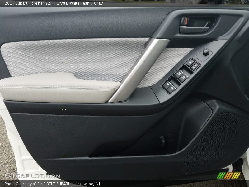Crystal White Pearl / Gray 2017 Subaru Forester 2.5i