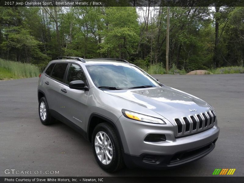 Front 3/4 View of 2017 Cherokee Sport