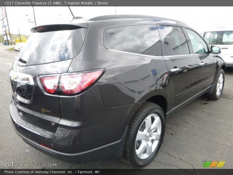 Tungsten Metallic / Ebony 2017 Chevrolet Traverse LT AWD