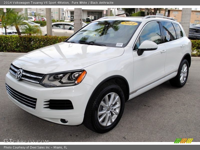 Front 3/4 View of 2014 Touareg V6 Sport 4Motion