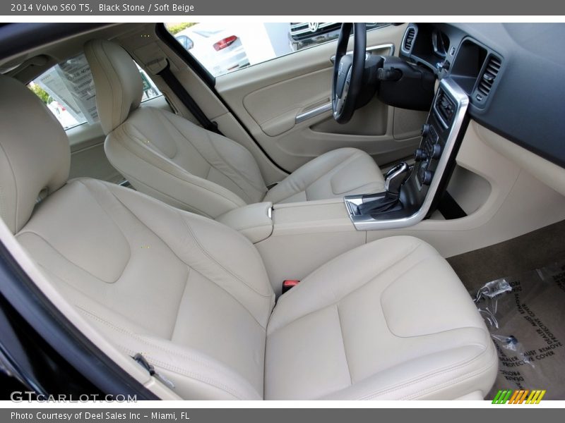 Front Seat of 2014 S60 T5