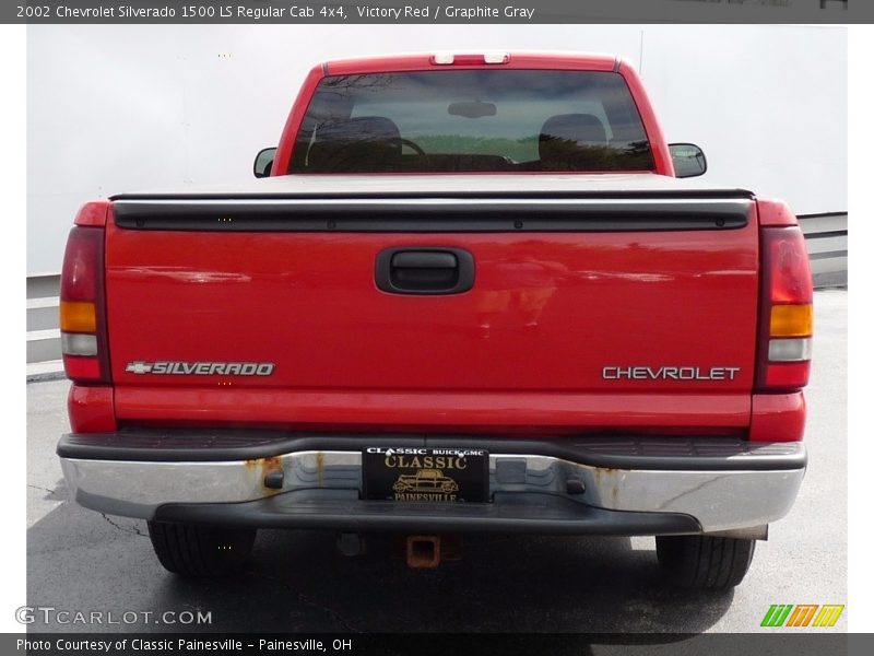 Victory Red / Graphite Gray 2002 Chevrolet Silverado 1500 LS Regular Cab 4x4