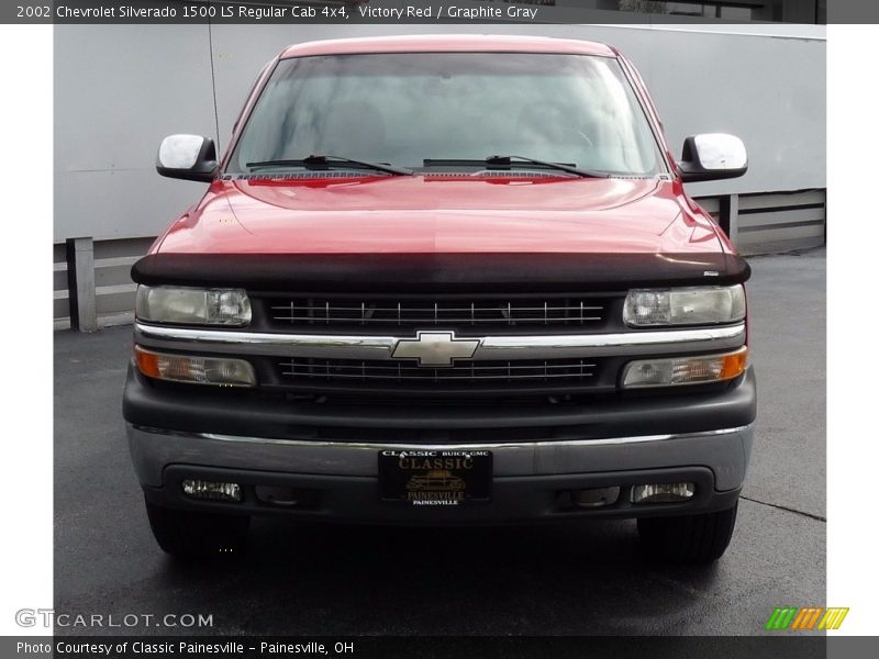 Victory Red / Graphite Gray 2002 Chevrolet Silverado 1500 LS Regular Cab 4x4