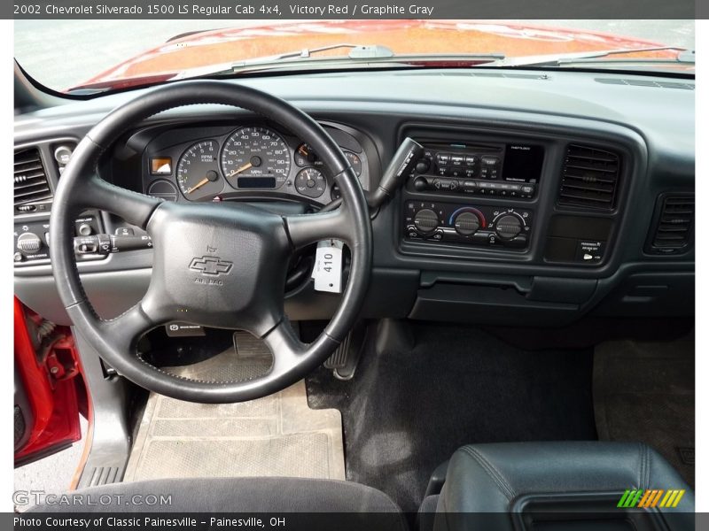 Victory Red / Graphite Gray 2002 Chevrolet Silverado 1500 LS Regular Cab 4x4