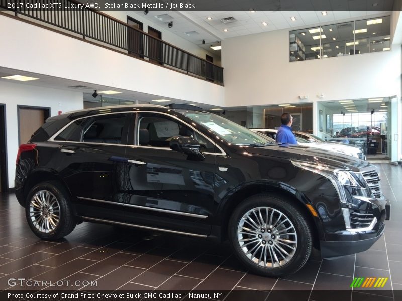 Stellar Black Metallic / Jet Black 2017 Cadillac XT5 Luxury AWD