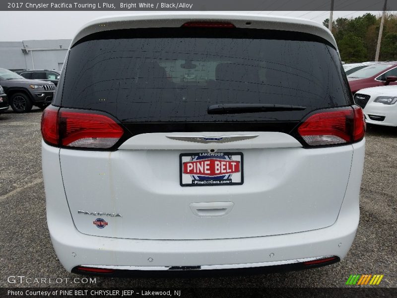 Bright White / Black/Alloy 2017 Chrysler Pacifica Touring L Plus