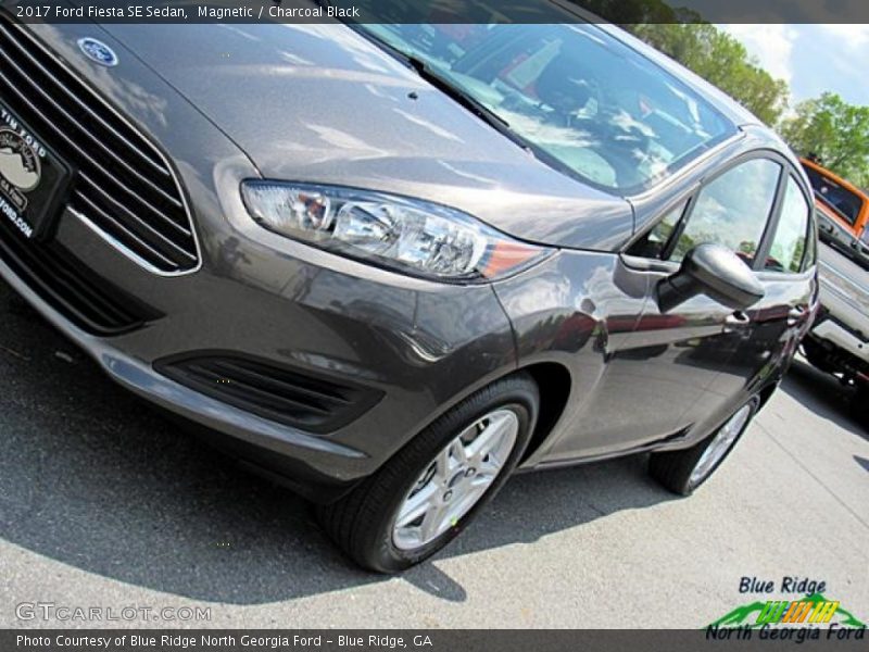 Magnetic / Charcoal Black 2017 Ford Fiesta SE Sedan