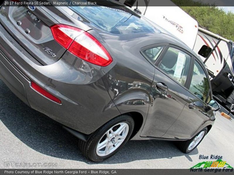 Magnetic / Charcoal Black 2017 Ford Fiesta SE Sedan