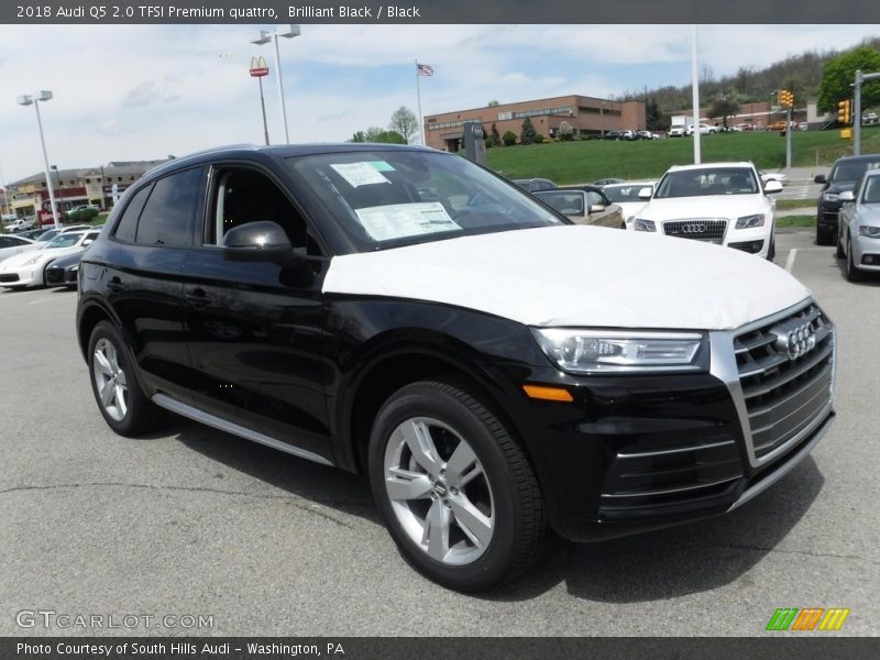 Front 3/4 View of 2018 Q5 2.0 TFSI Premium quattro