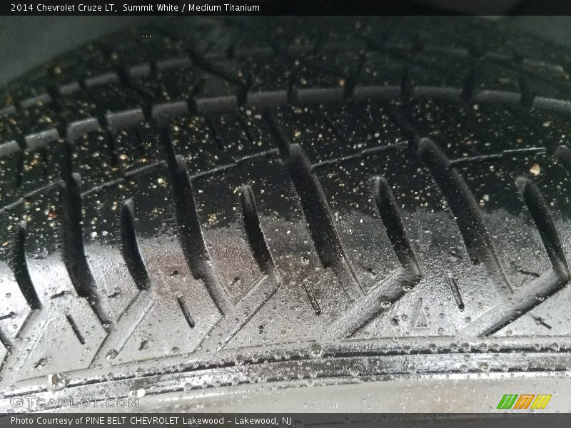 Summit White / Medium Titanium 2014 Chevrolet Cruze LT