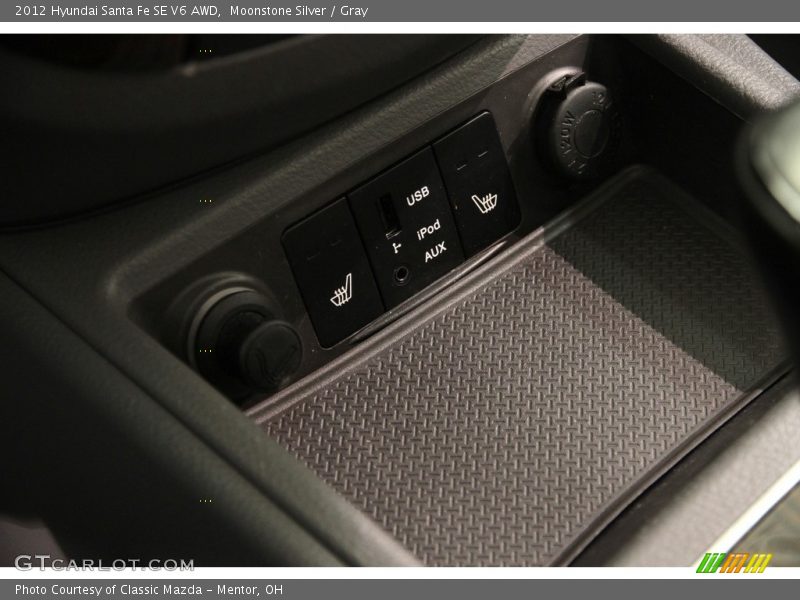 Moonstone Silver / Gray 2012 Hyundai Santa Fe SE V6 AWD