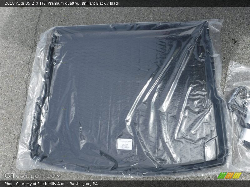 Brilliant Black / Black 2018 Audi Q5 2.0 TFSI Premium quattro