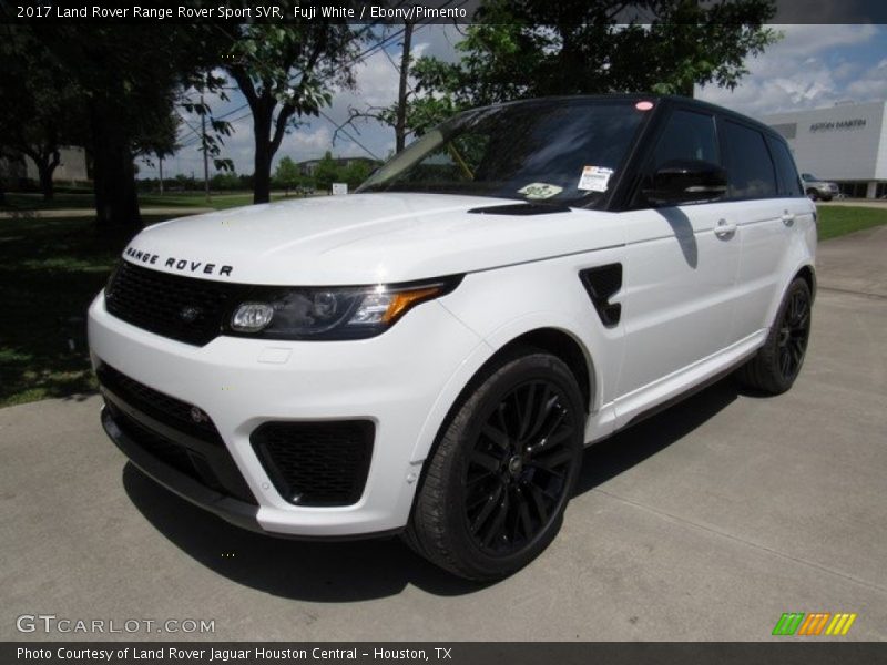 Front 3/4 View of 2017 Range Rover Sport SVR